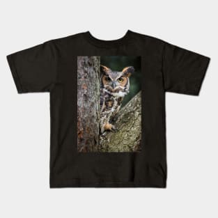 Great Horned Owl Peering Out Kids T-Shirt